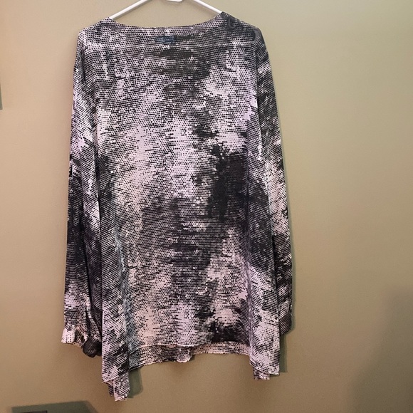 Mblm 6V Tess Holliday black and white blouse. - Picture 3 of 8